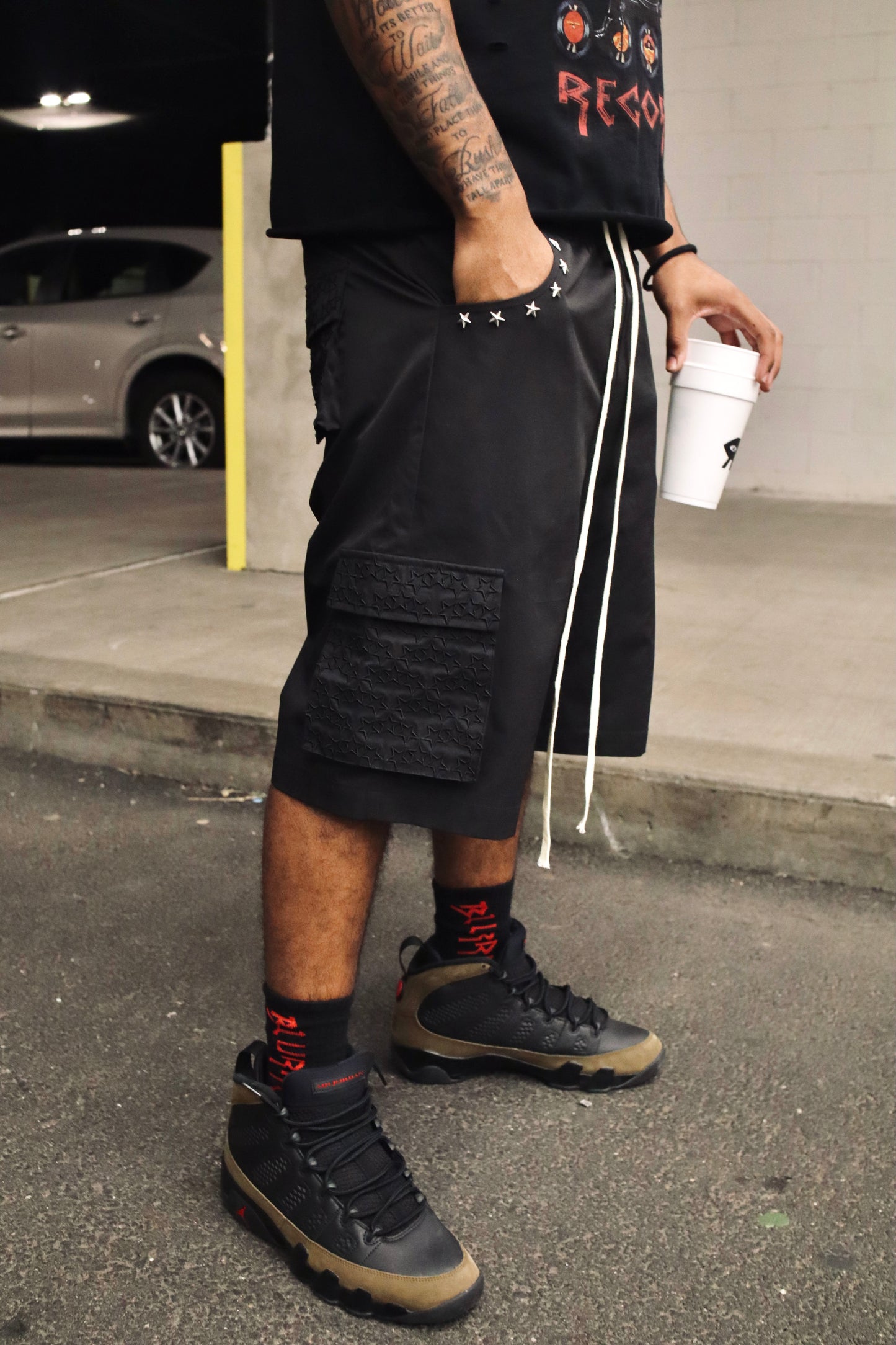 BLACK CHROMESTAR CARGOS