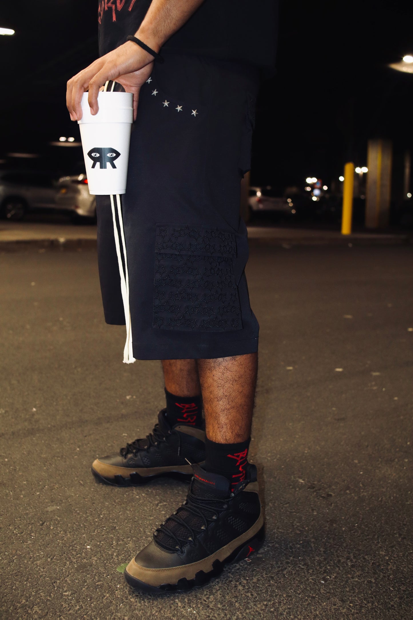 BLACK CHROMESTAR CARGOS