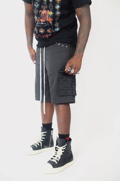 BLACK CHROMESTAR CARGOS